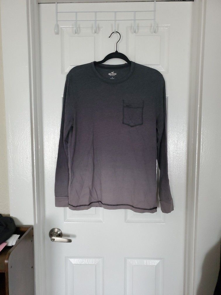 Hollister Long Sleeve Gradient Tee ā Size S unisex