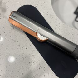 Dyson Airstrait straightener 