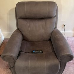 Power Lift Recliner - Great Condition 