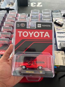 M2 Machines 1985 Toyota Truck