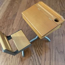 American Girl Molly Doll Original Wooden School Desk