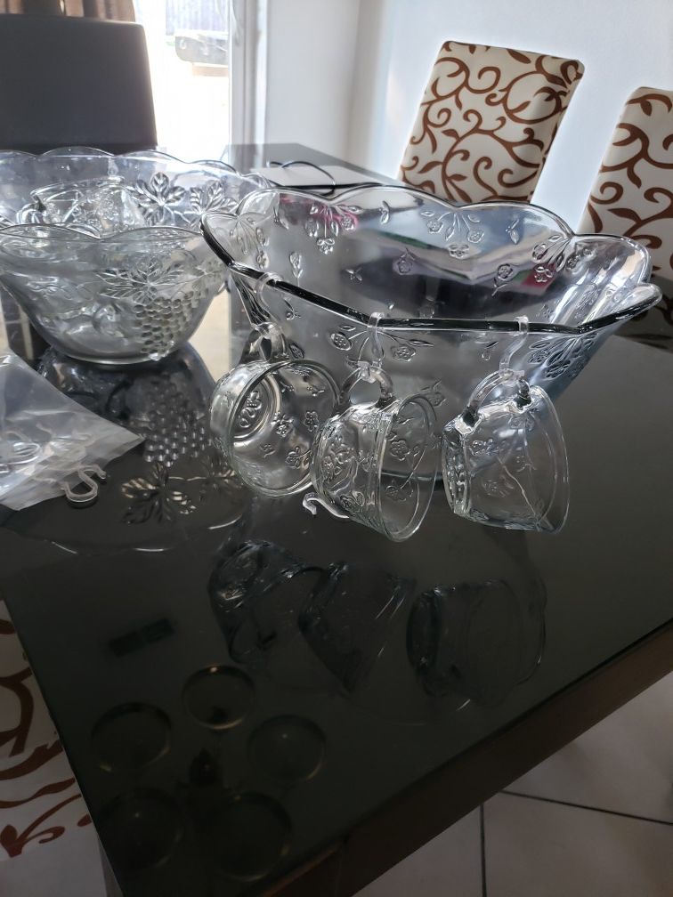 Glass Punch Bowls /tazones de vidrio para ponche