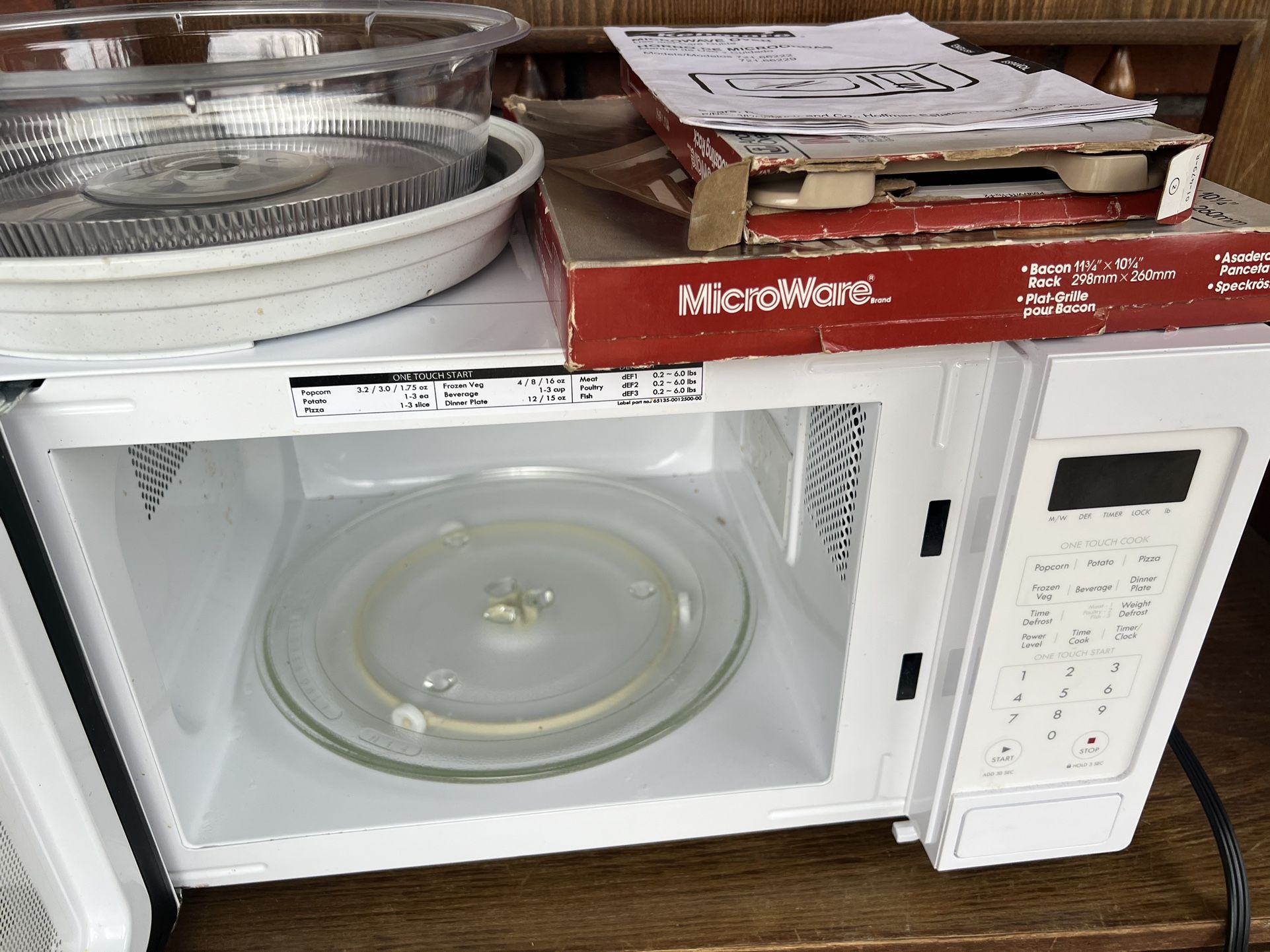 White Kenmore Microwave With all accessories