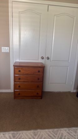 4 drawer dresser / night stand /