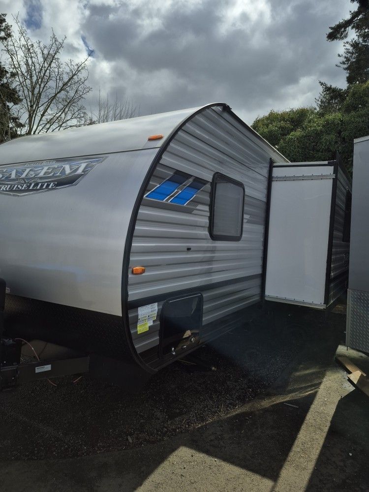2021 27ft Forest River Camping Trailer