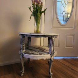 Vintage Distressed White Round Coffee Table – French Provincial