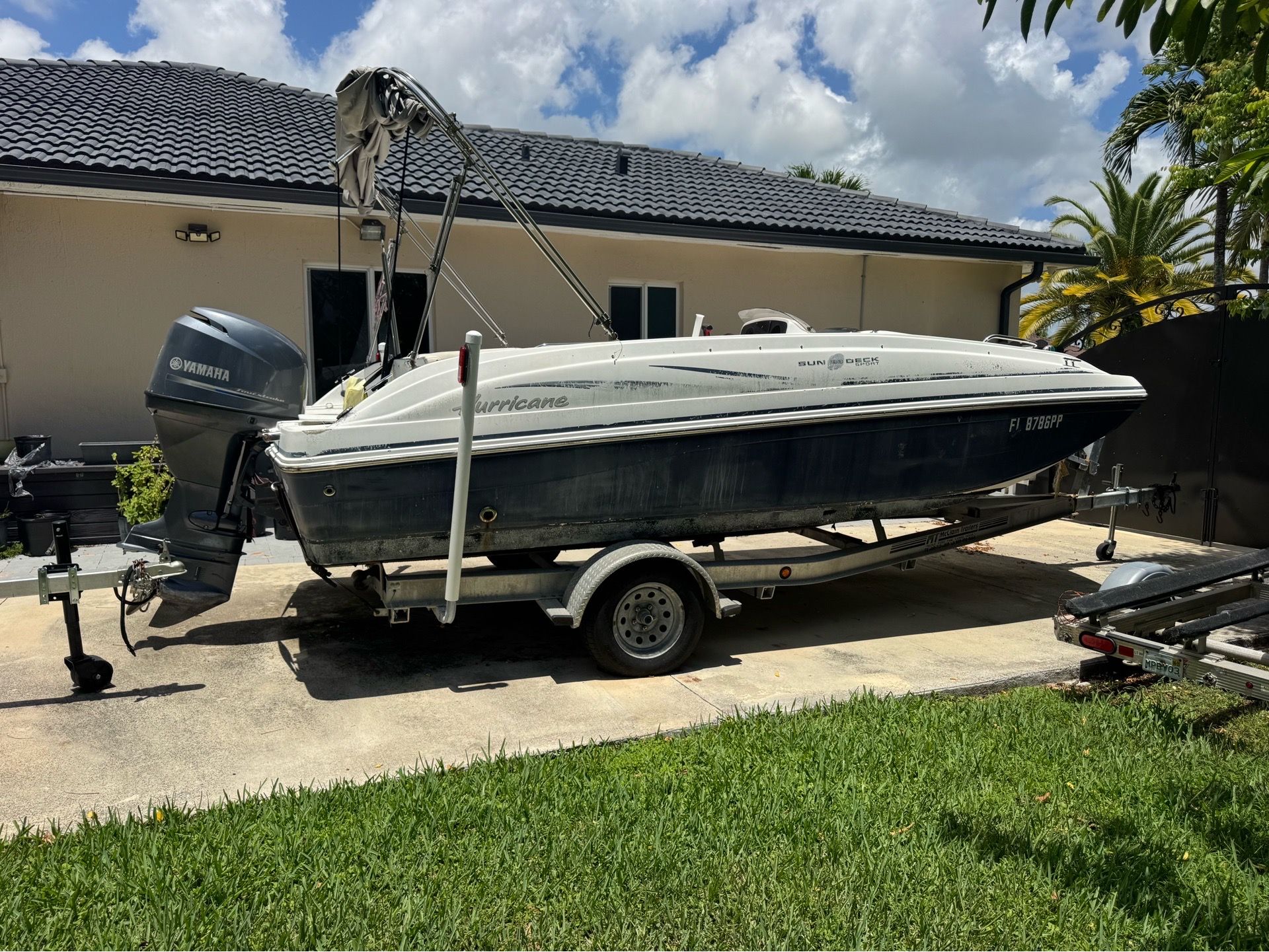 2014 18’ 10” Hurricane Deck Boat
