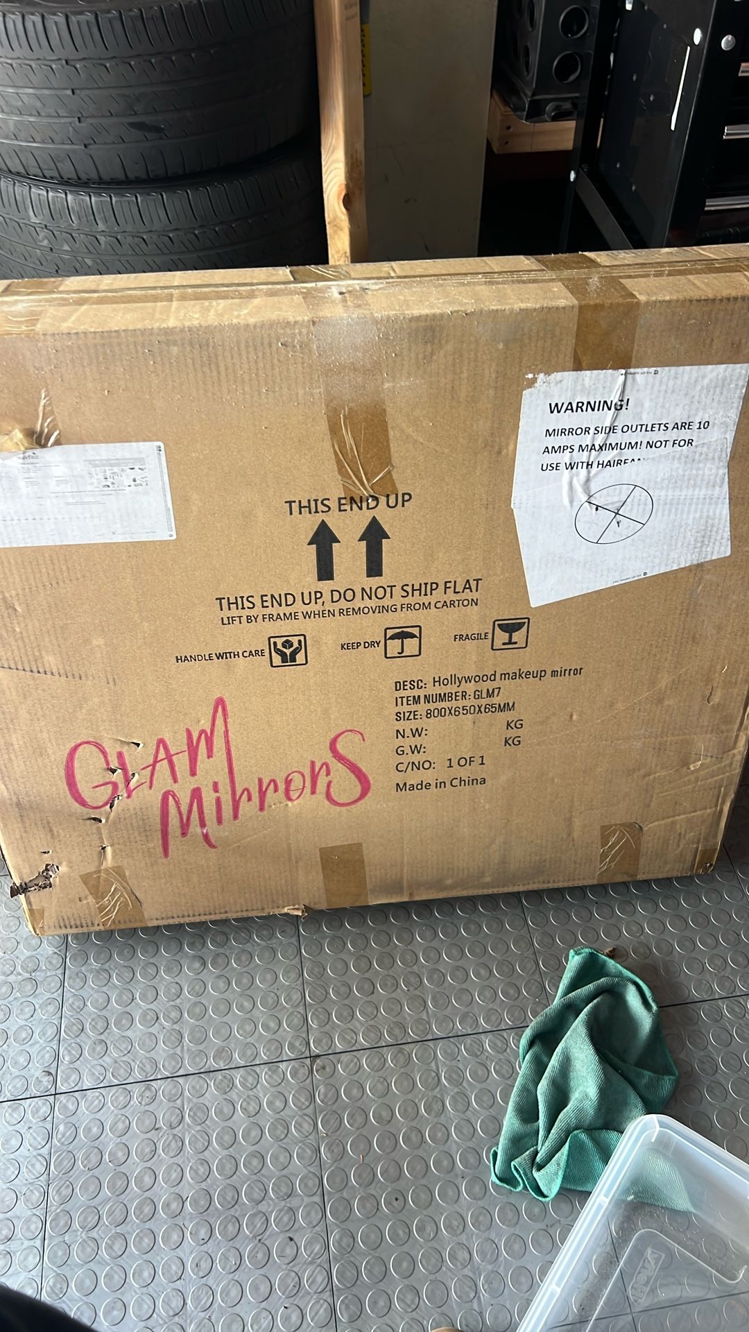 glam mirror with bulbs