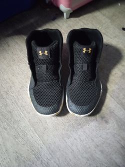 Size 4.5 Y Under Armour Shoes