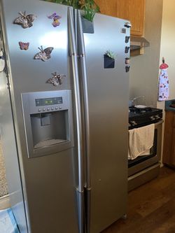 LG refrigerator $300