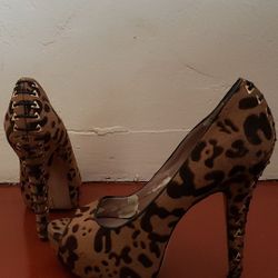 Vince Camuto leopard heels size 7.5