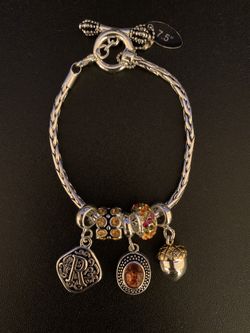 Super cute charm bracelet with 5 charms