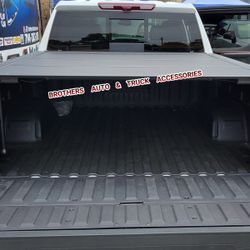 Tonneau Cover Flush Bed Cover Tri-Fold Bakflip MX4