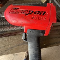 (4) Snap-on MG1250 Impact Wrenches
