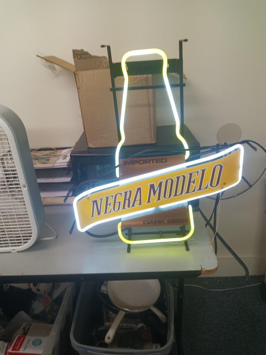 Vintage Negra Modelo Neon Sign