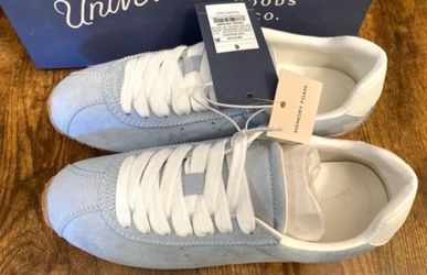 Women’s JOJO Sneakers with Memory Foam Insole - Universal Thread Light Blue   Size 6  New in box