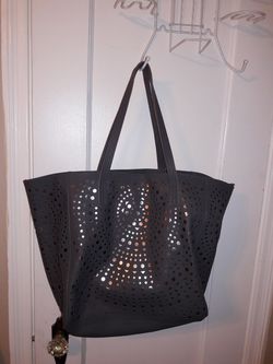 OVERSIZED BAG OR PURSE ...PERFECT FOR WEEKEND GETAWAY OR ANYTIME. 😉