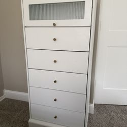 White bedroom chest of drawers