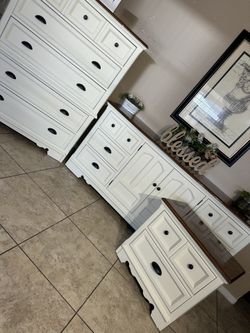 Dresser Set