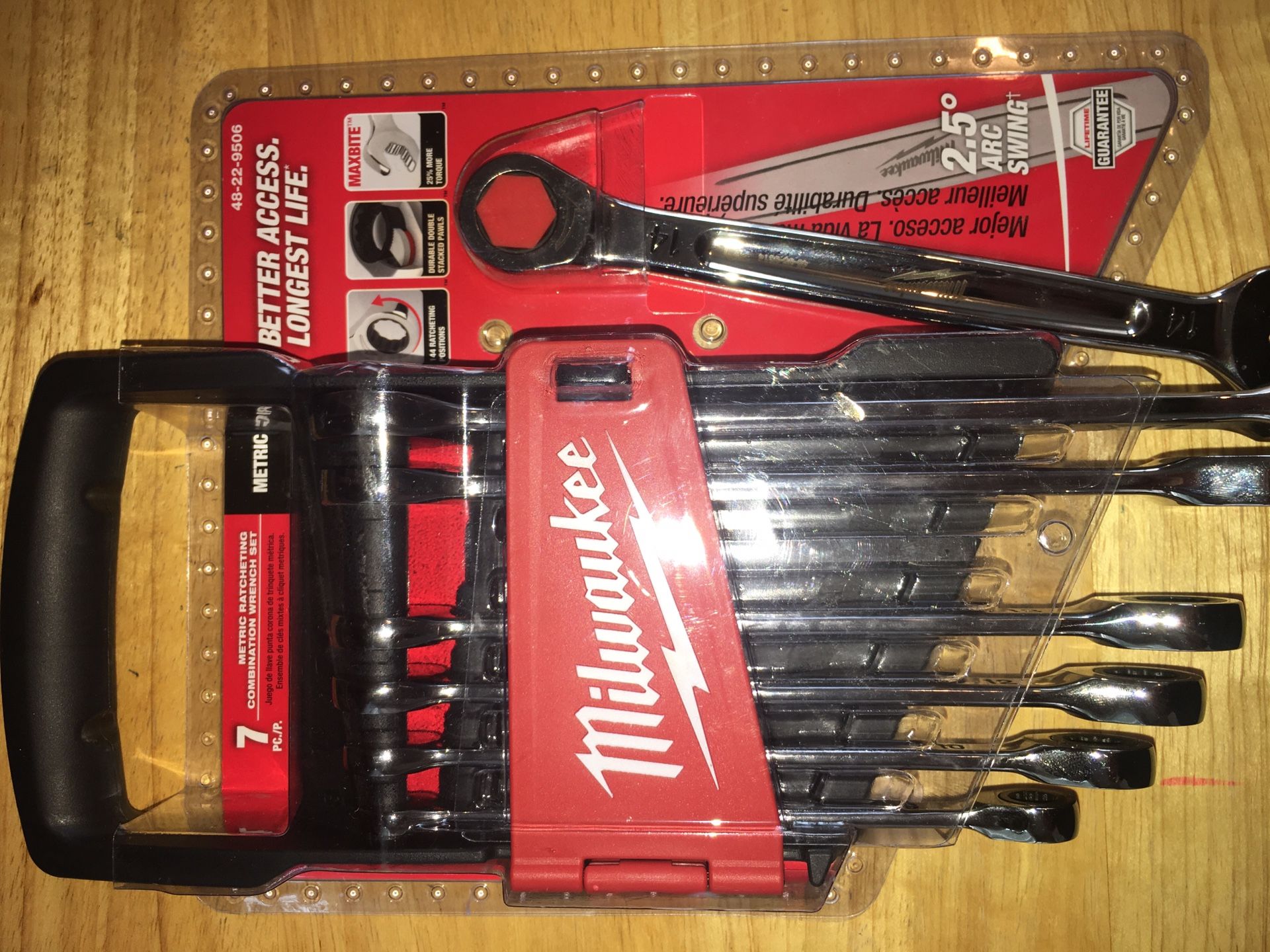 Milwaukee 7 peice ratcheting combo. Wrench set metric with holder