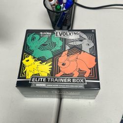 Evolving Skies Elite Trainer Box