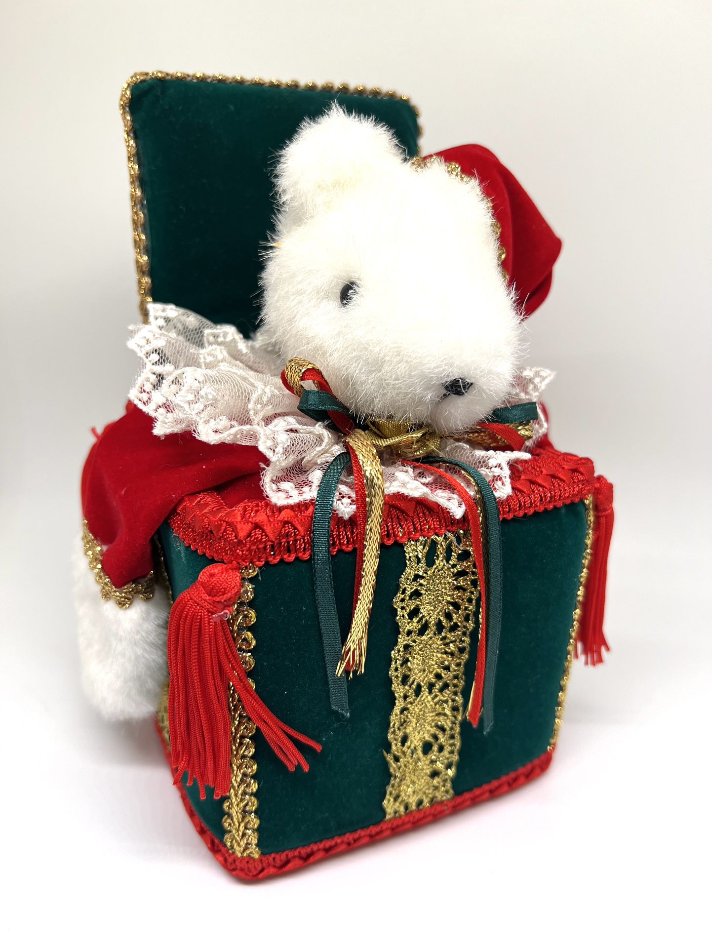 Vintage /Victorian style/Christmas Teddy Bear Music Box/head moved while playing "White Christmas"