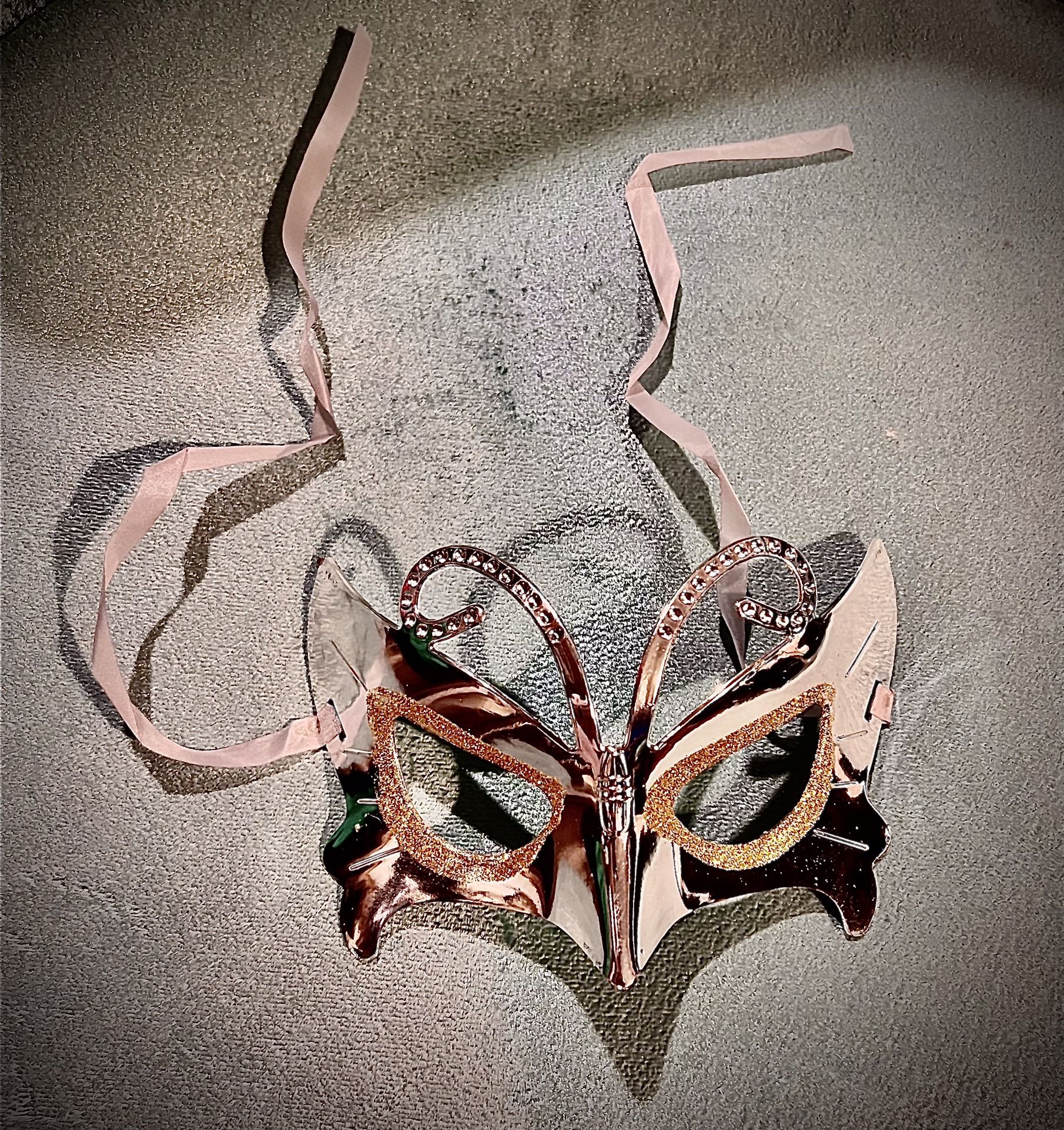 Beautiful Silver metallic plastic masquerade mask brand new item