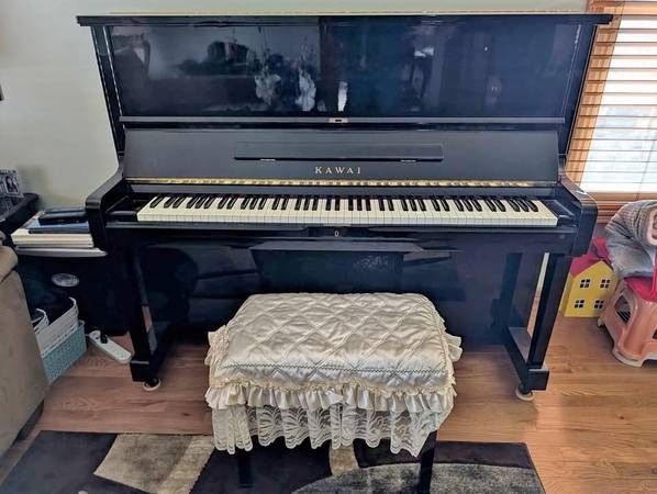 Kawai Studio Upright Piano | Stunning High Gloss Ebony Finish | Like New Hi