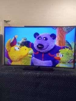 55 inch Samsung curved tv 4k smart beautiful tv comes with remote control shows great quality clear picture works perfect guaranteed