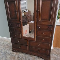 Alexander Julian King Bedroom Set