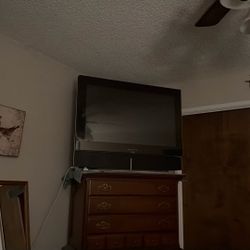 FREE TV - HDMI - RCA JACKS - COOL BUILT IN SOUND BAR. - WORKS GREAT WITH ORIGINAL REMOTE 