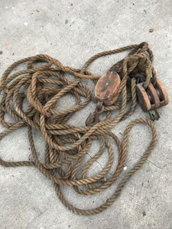 Heavy duty rope with hook and pulley