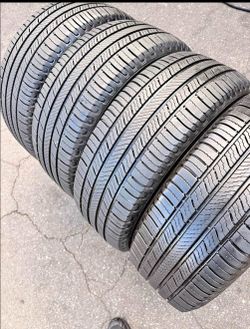 225-55R18 Michelin Brand tires usadas en perfecta condición set of 4