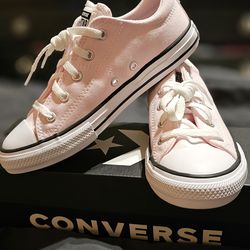 Brand new converse pink low cut size 3 kids youth .