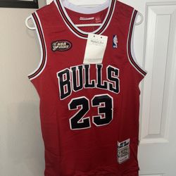 NBA Chicago Bulls Michael Jordan red jersey size s