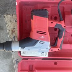 Milwaukee SDS-MAX Demolition Hammer by Milwaukee 