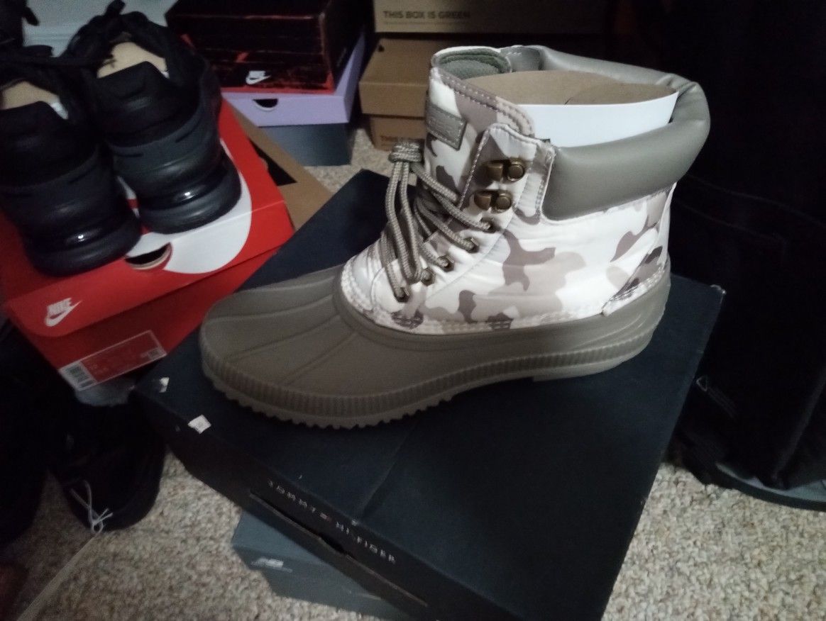 Tommy Hilfiger Men's Waterproof Boots. Brand New 