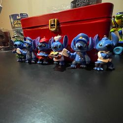 Six Lilo and stitch figures/Toys
