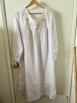 Vintage Medium White “Lilys” Shanghai China Hand Embroidered Gown With Flower 