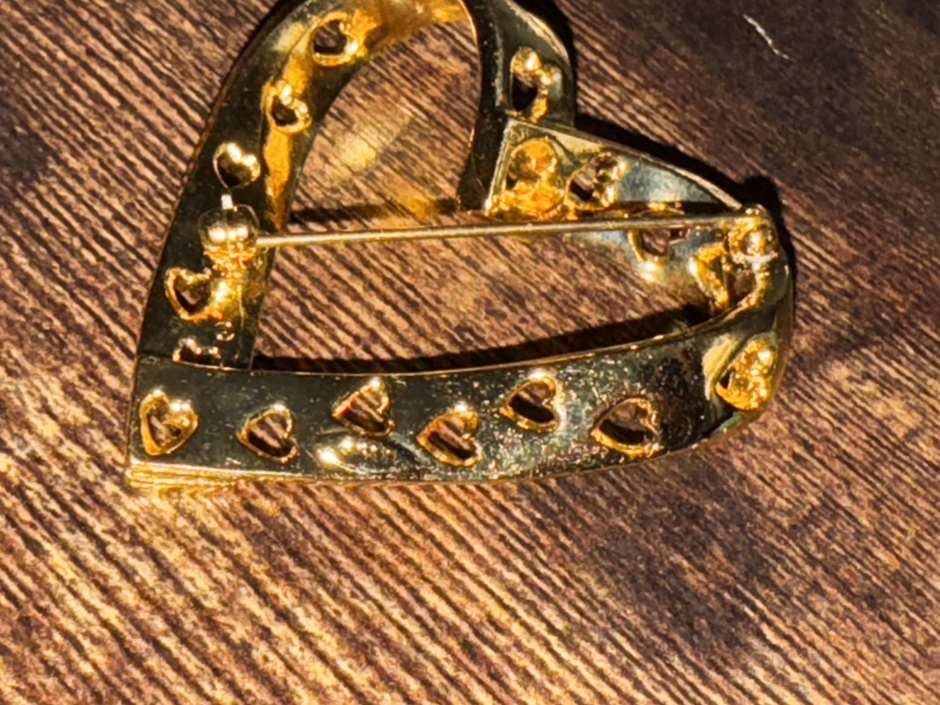 Avon Broche