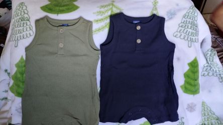 Old Navy Set of 2 Rubbed Baby Rompers, Size 6 Months