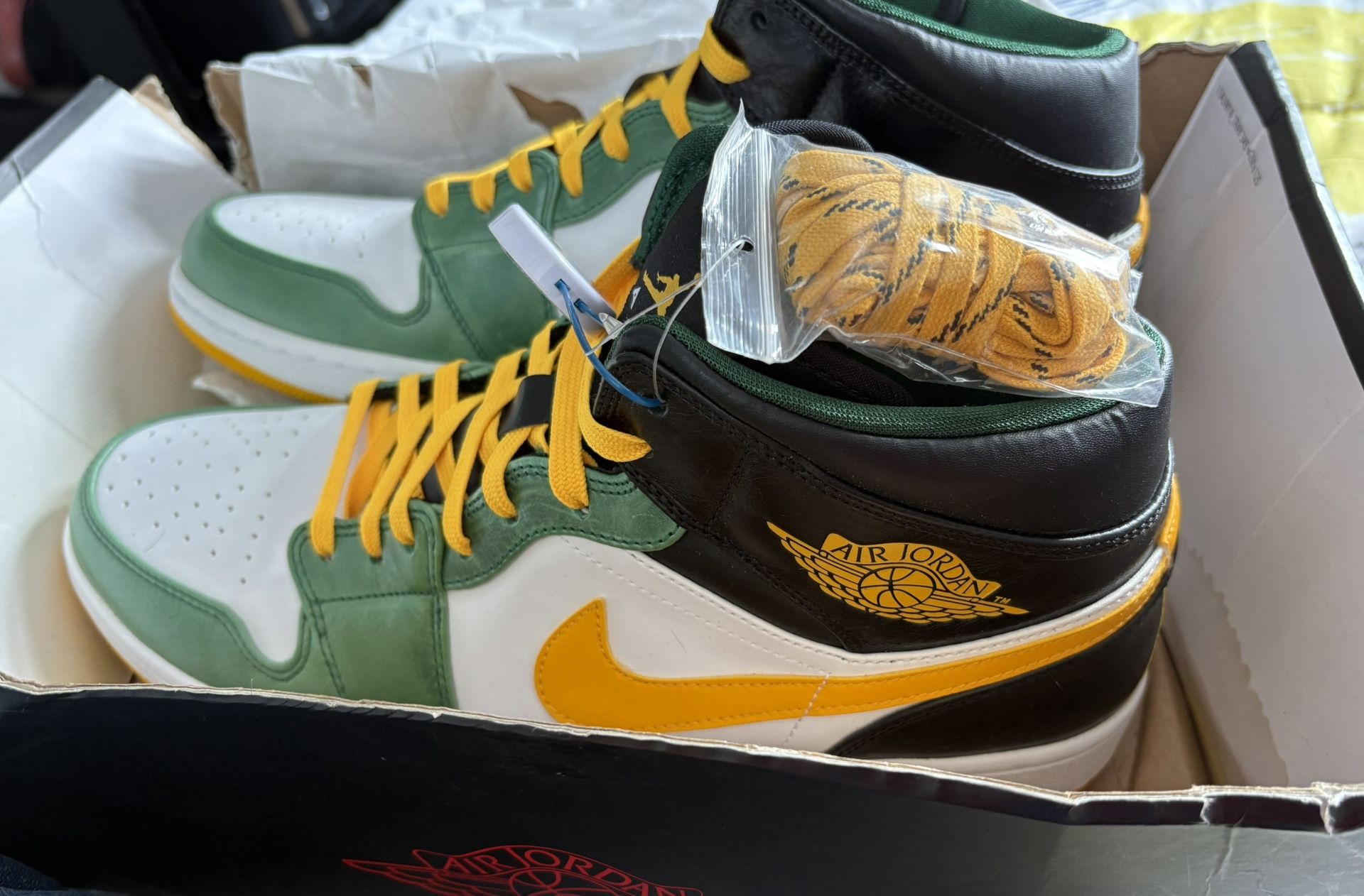 Oakland A’s Jordan 1 Mid Size 14 New!!