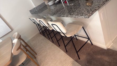 4 Counter stools
