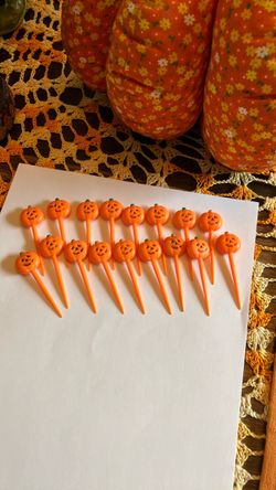 17. Jack-o’-lantern cupcake toppers.