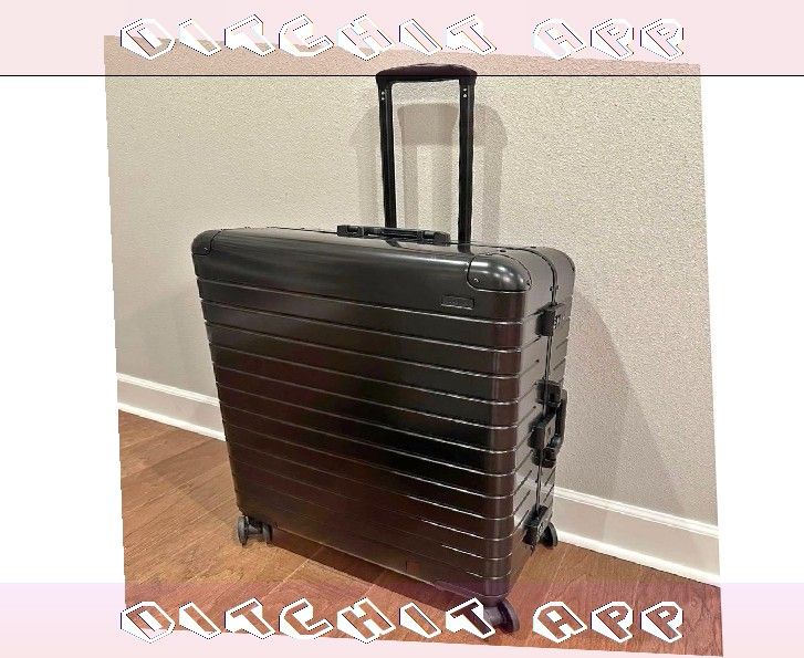 Move Elegantly with Luggage in All Sizes and Shade Options affect base