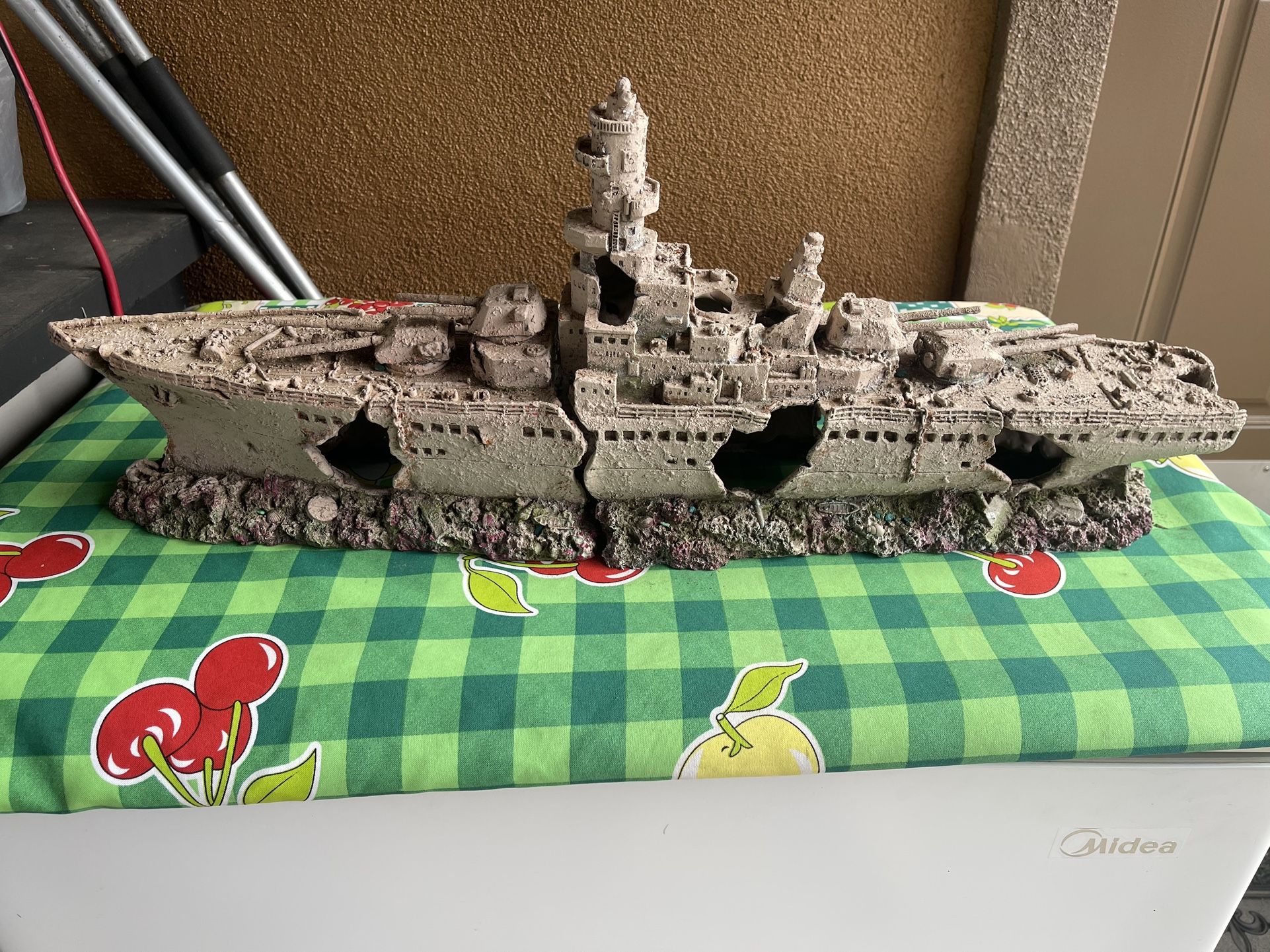 Fish Tank Shipwreck Decoration