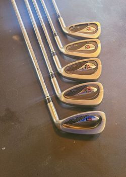 Wilson Staff Di5 Golf Irons (RH,Reg)