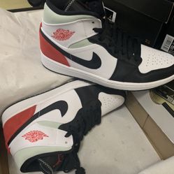 New Jordan 1 Mid Size 8.5