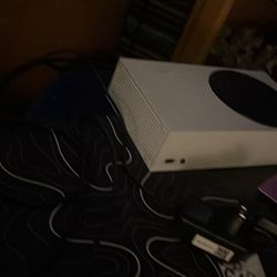 Good Condition Nothing Wrong With It. Turns On Comes With All The Cords Comes With Everything.