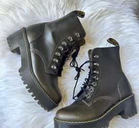 Dr. / Doc Marten Leona Boots W8